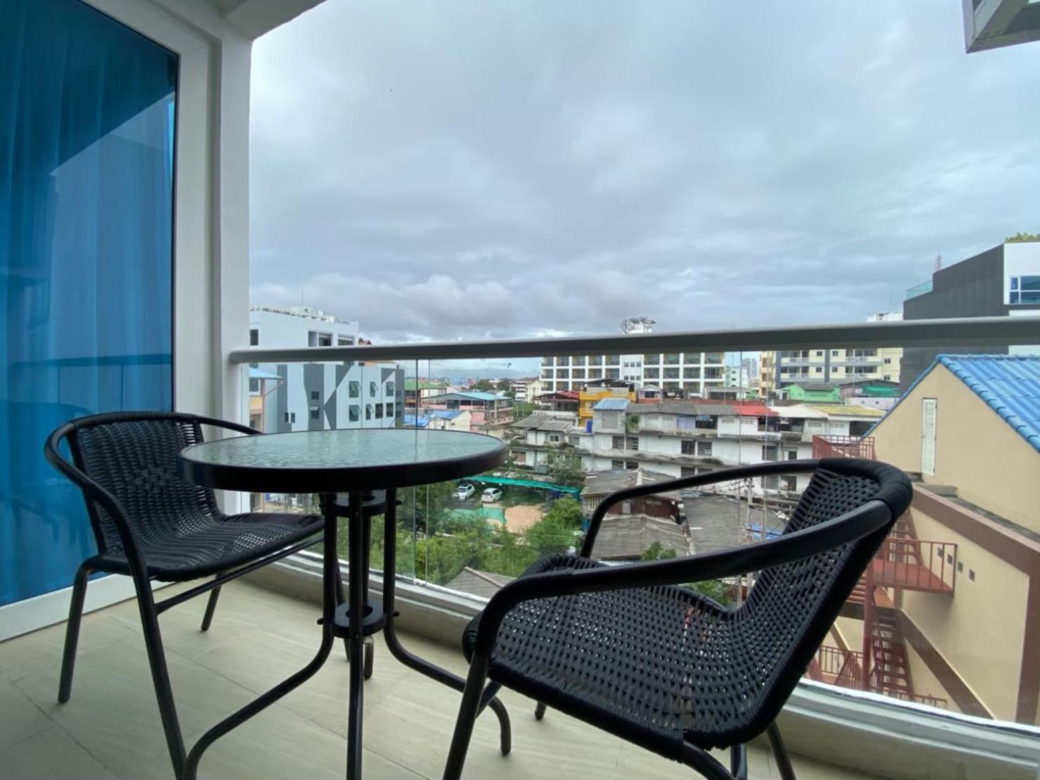 Grand Avenue Suites X Monthstayz Thailand Pattaya Exterior foto