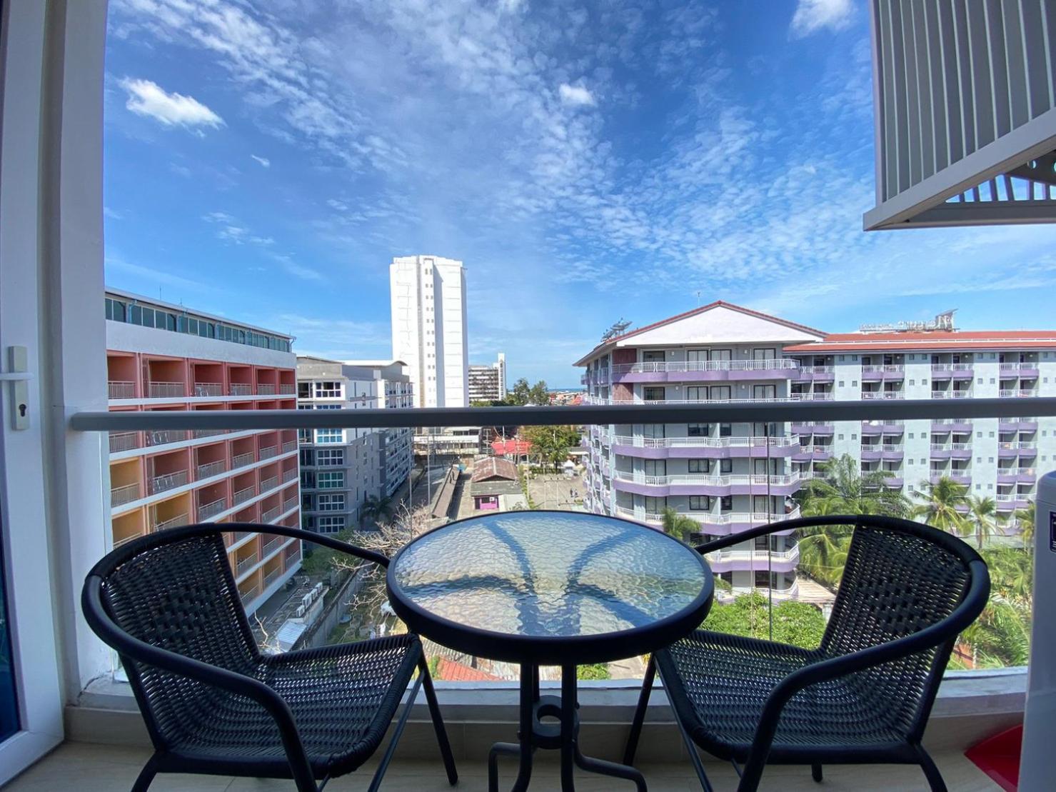 Grand Avenue Suites X Monthstayz Thailand Pattaya Exterior foto